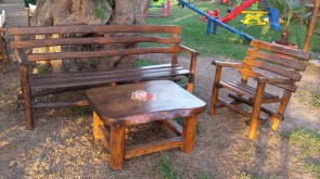 Πολυθρόνα από ξυλεία καστανιάς με μπράτσο