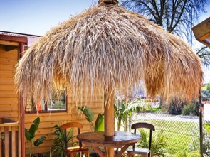 Οικολογικό ψάθινο τροπικό φύλλωμα από ινδονησιακό χόρτο