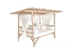 Daybed με μαξιλαρια και κουρτινες